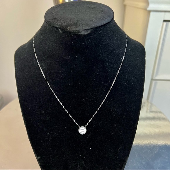 BLACK AND SILVER•CIRCLE DIAMOND•NECKLACE - Picture 4 of 7